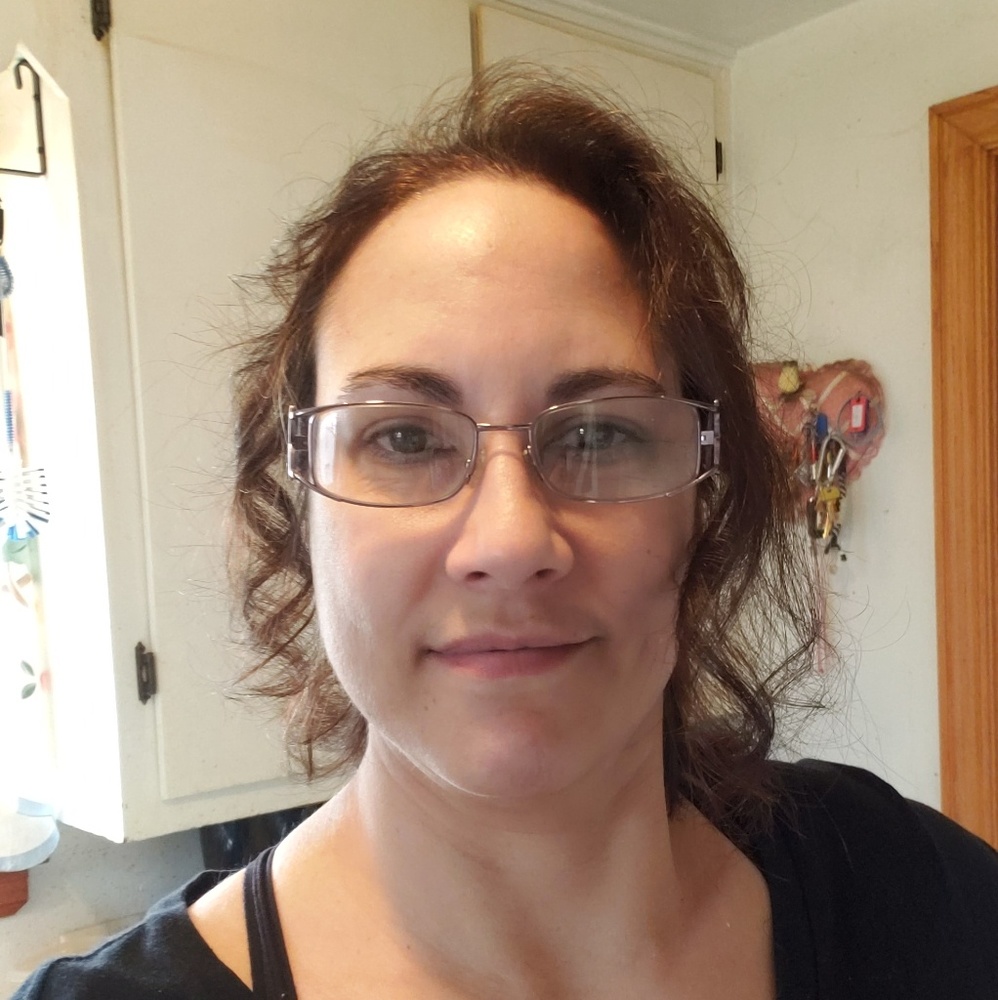 Hi, I'm Merry & a Plus size Posher here! 💃👗💄